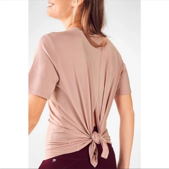 Fabletics Vivienne Cross Back Tee Short Sleeve Lilac Haze Women's XXS Pastel Gym - Picture 1 of 12